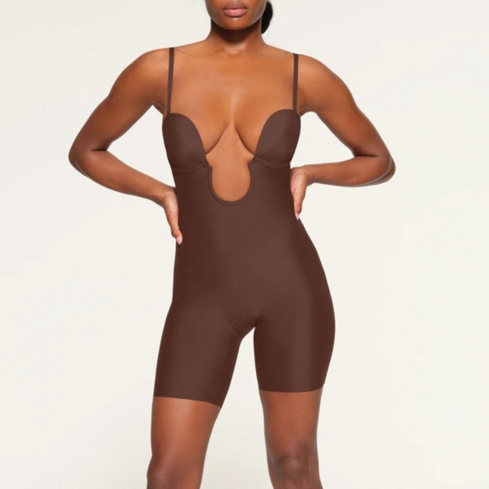 SKIMS Deep Plunge Shapewear Mid Thigh Bodysuit Color Cocoa